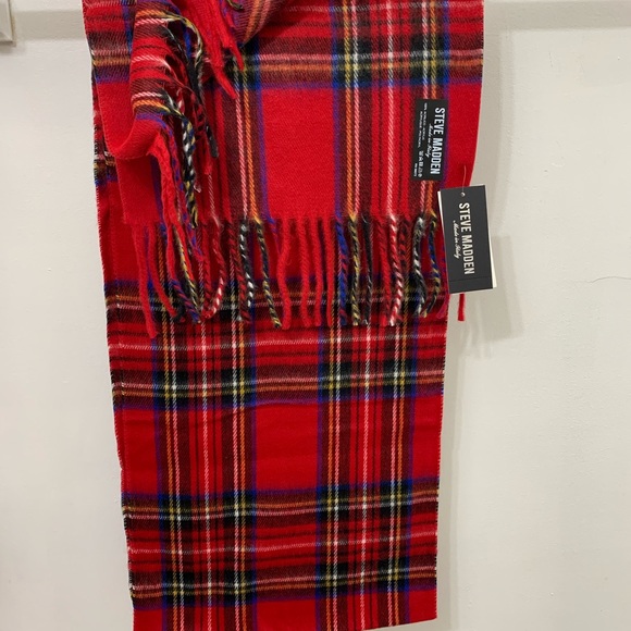 NWT - Steve Madden Long Red Scarf 🧣 - Picture 4 of 4